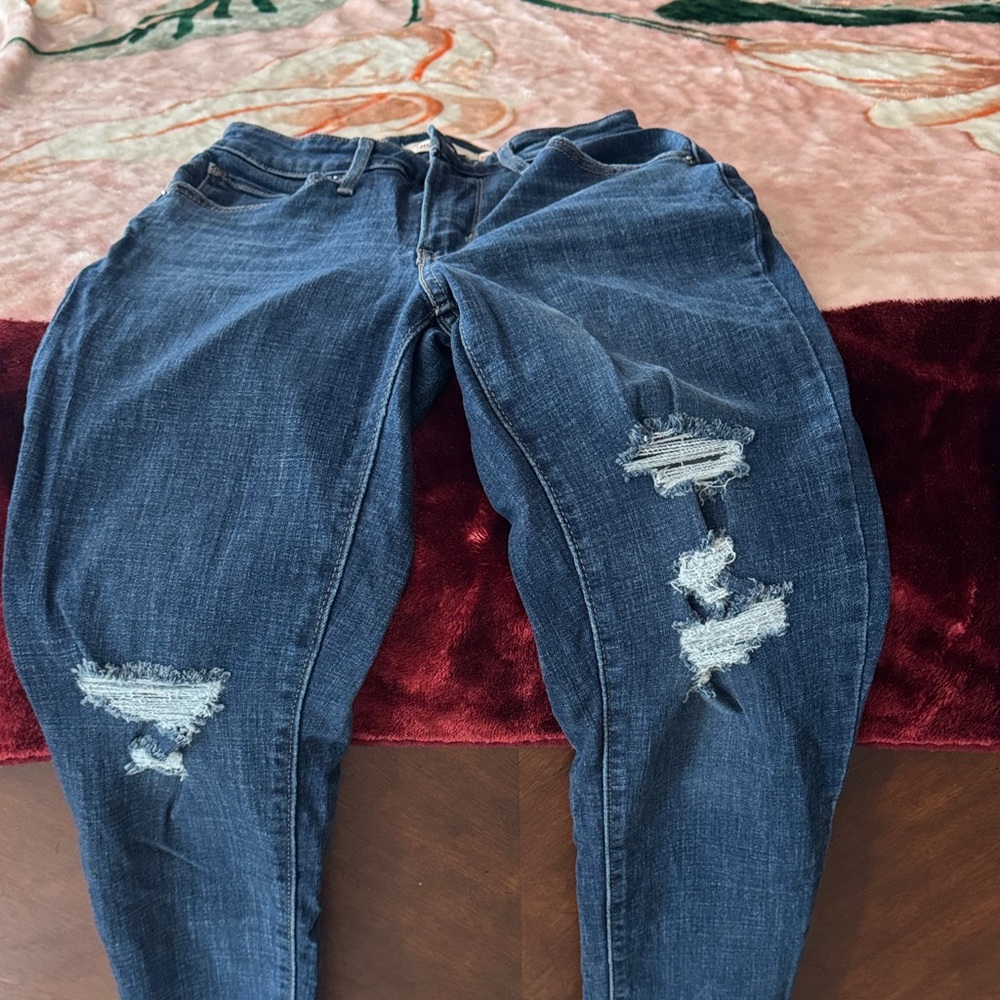 Trendy Distressed Women's Skinny Jeans in Dark Blue